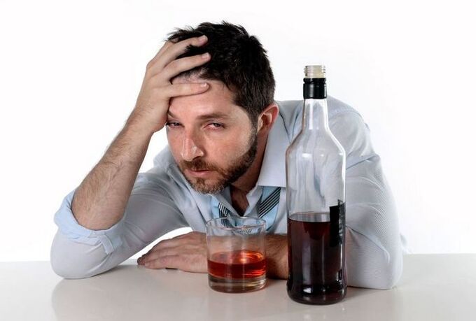 homme souffrant d'alcoolisme et comment arrêter de boire