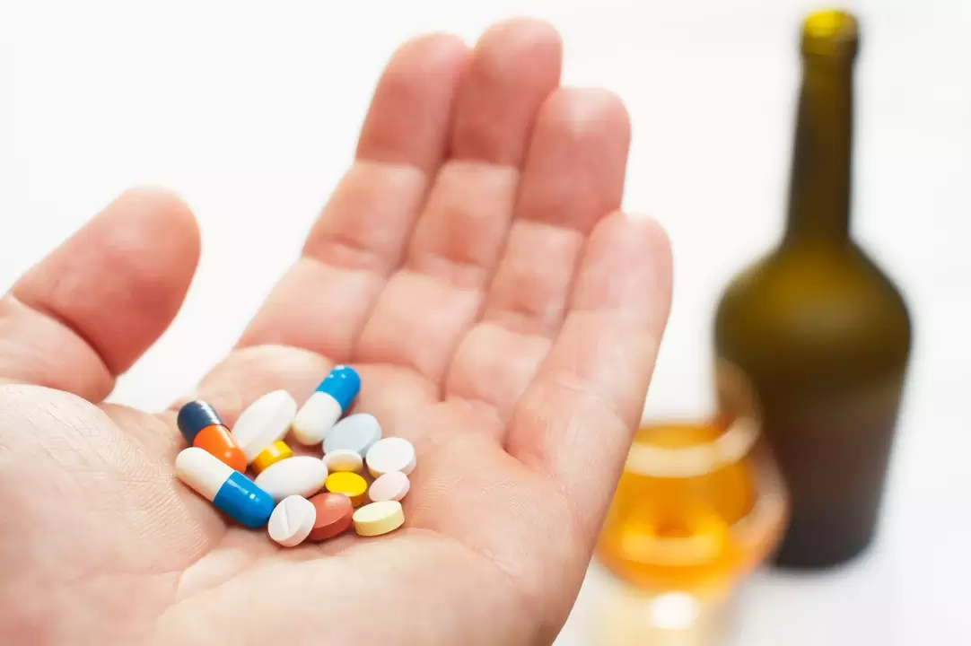 Est-il possible de combiner antibiotiques et alcool